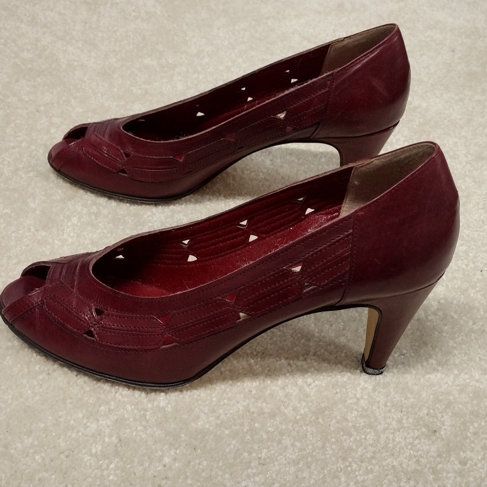 Vintage Bandolino Women's Red Peep Toe Shoes - Picture 5 of 14